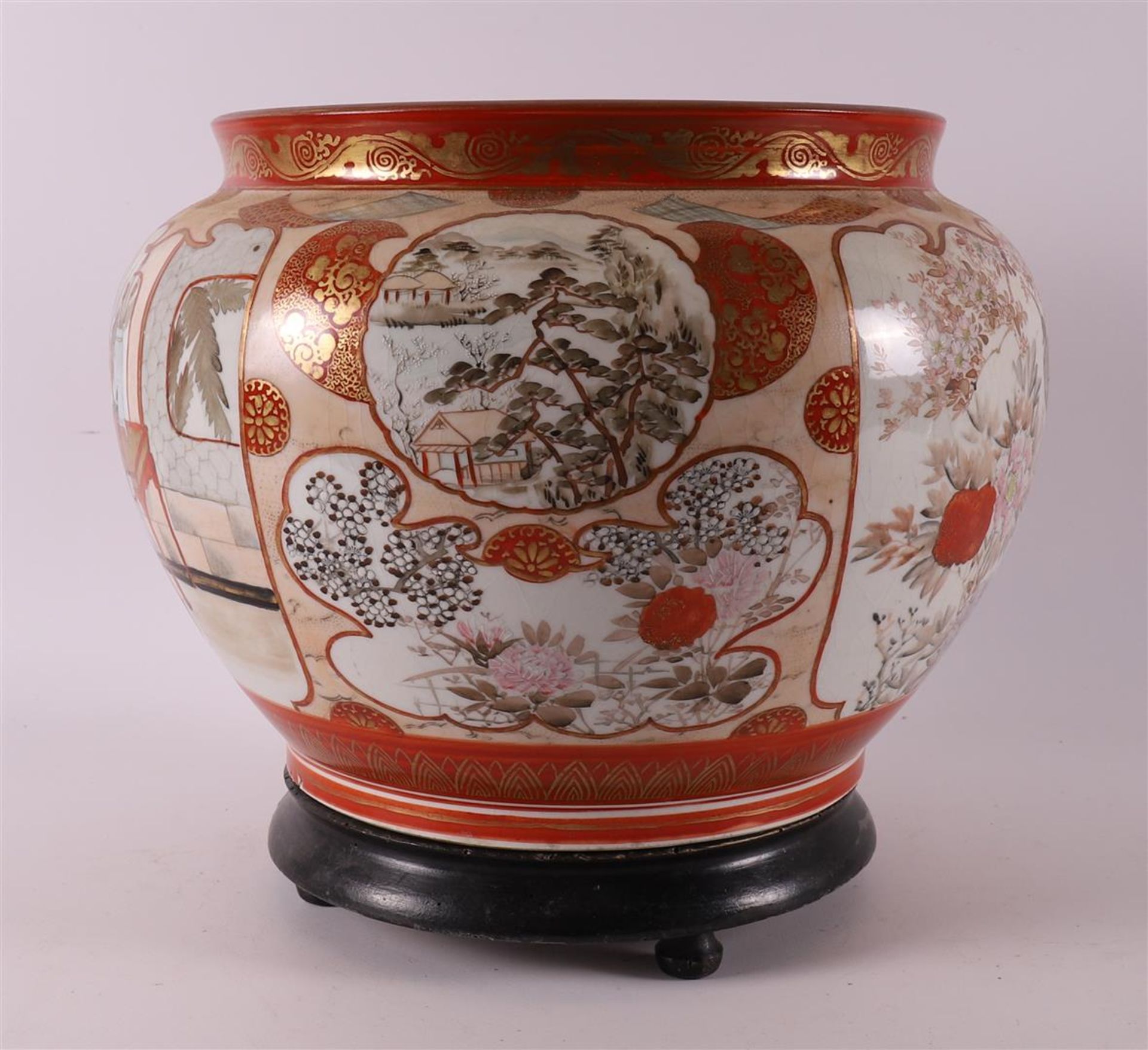 A kutani porcelain cache pot on a loose base, Japan, Meiji, around 1900. - Bild 4 aus 6