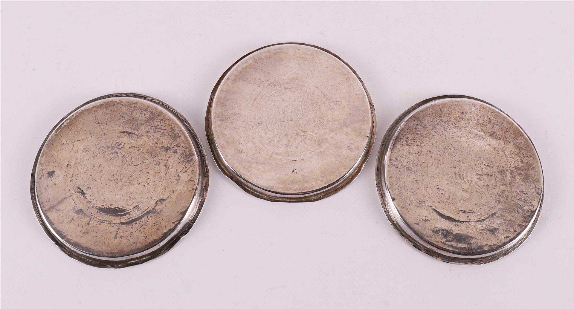 Three silver coasters with engraved Hebrew script, 1st half 20th century - Bild 2 aus 2