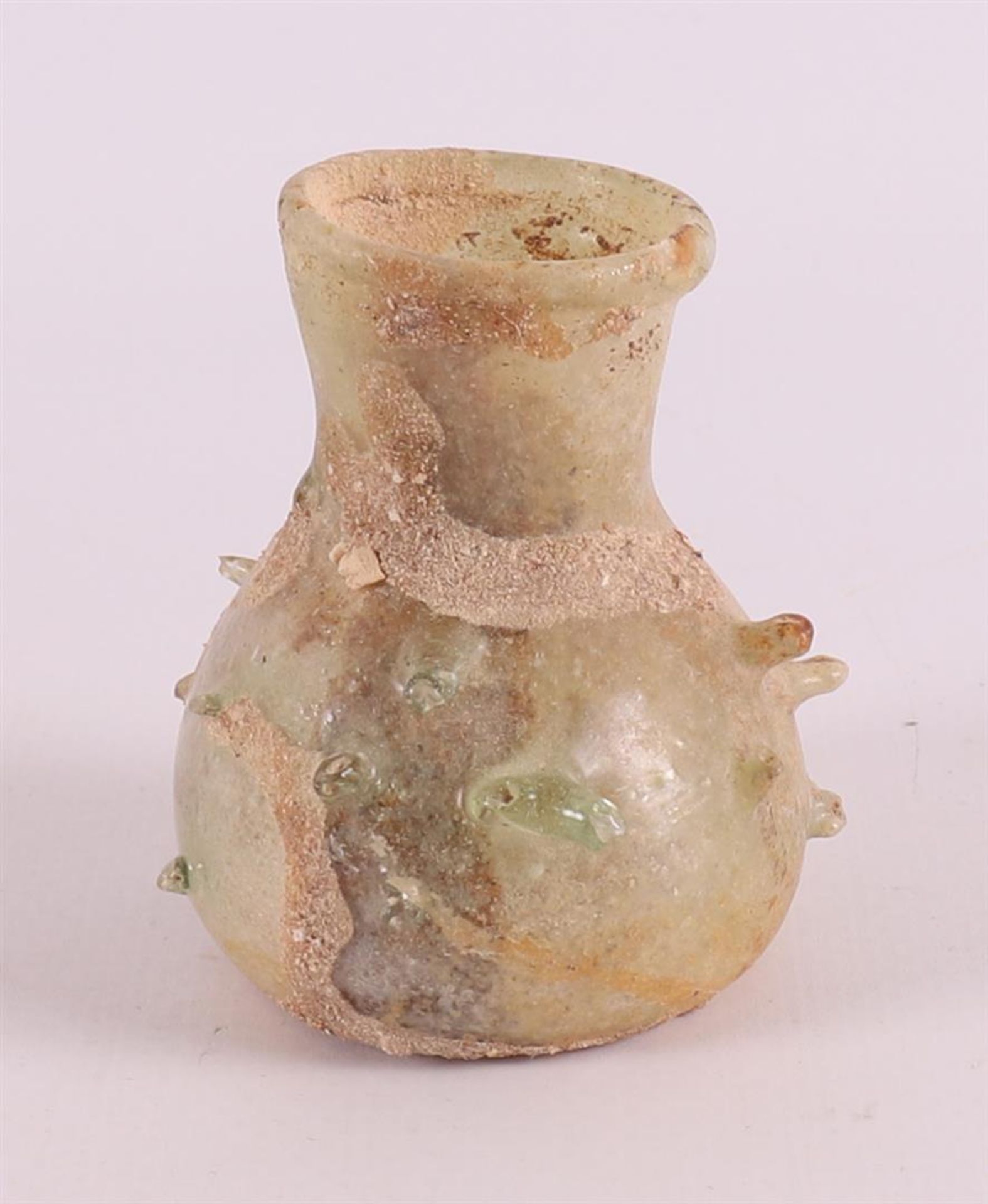 A Roman glass vase and bowl and bracelet, 2nd - 4th century. - Bild 5 aus 14