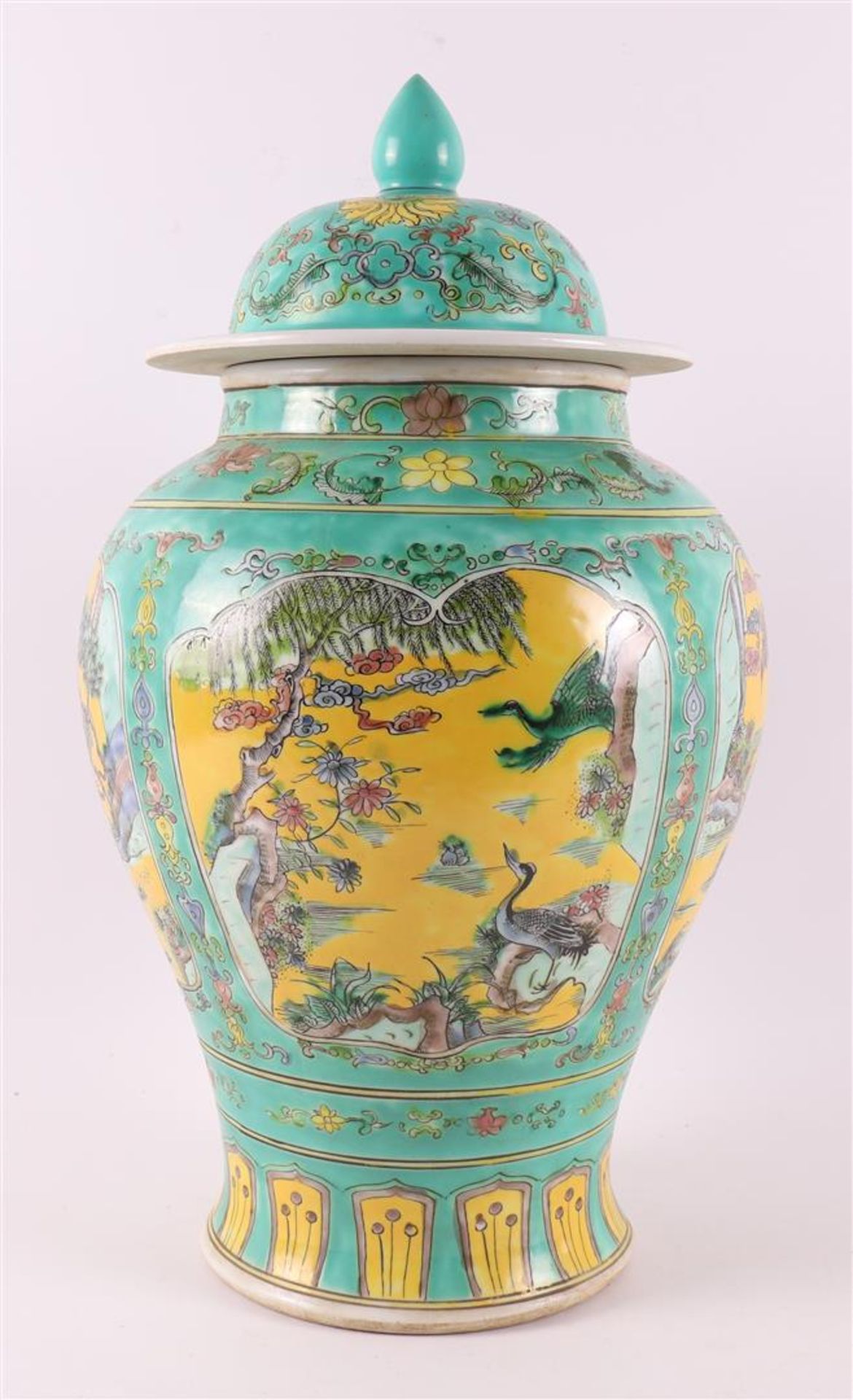 A pair of verte and jaune glazed lidded vases, China, around 1900. - Image 12 of 17