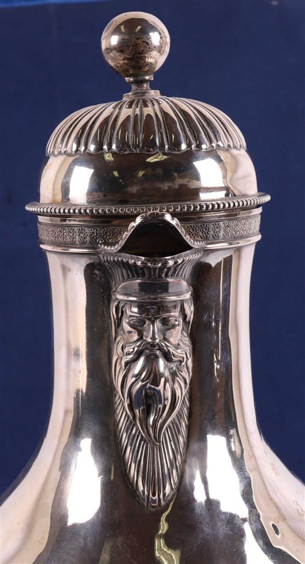 A baluster-shaped silver coffee lid jug, France, 2nd half of the 18th century. - Bild 9 aus 11