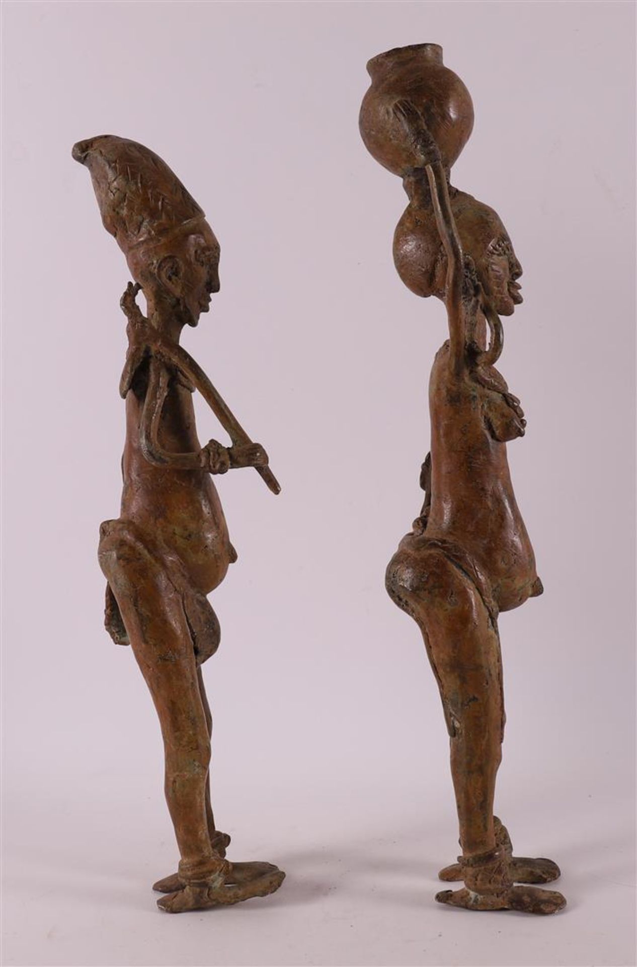 A Benin bronze man and woman, Nigeria, Africa, 2nd half of the 20th century. - Bild 4 aus 4