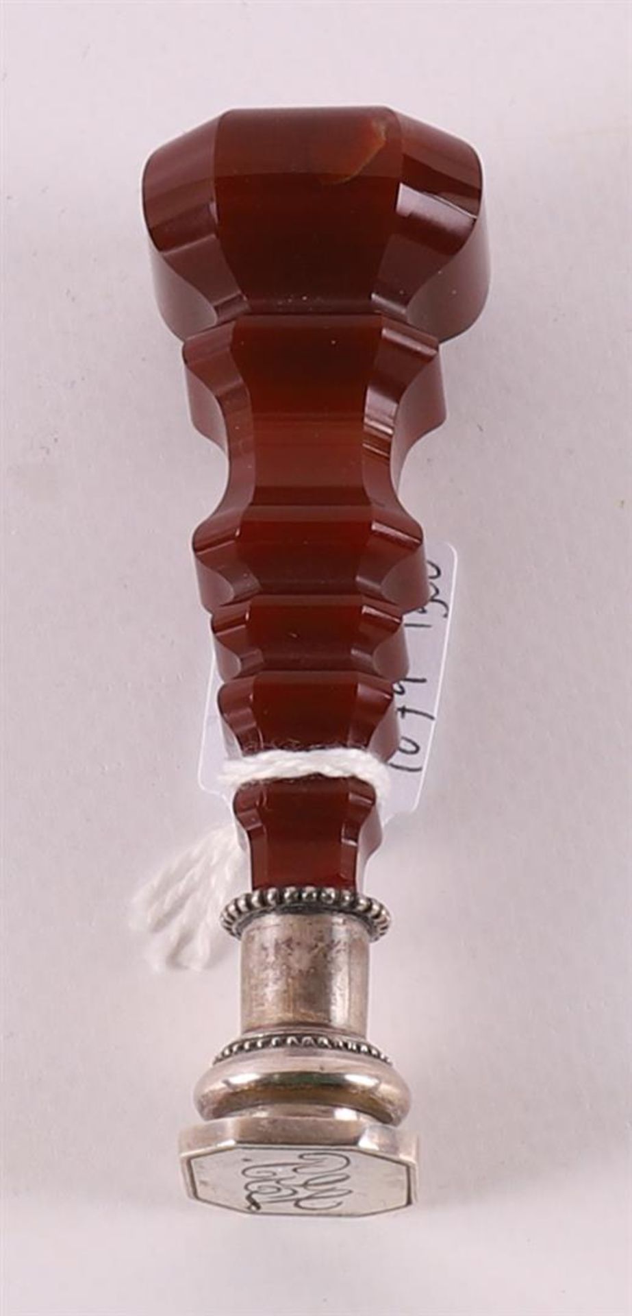 A second grade 835/1000 silver cachet on an agate handle, late 19th century.