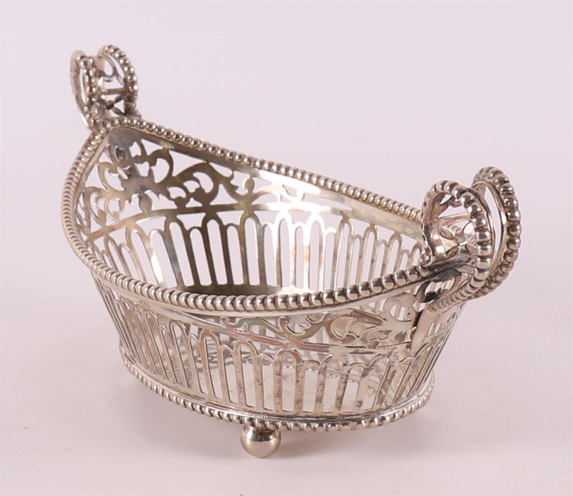 A silver pierced boat-shaped bonbonnière, 20th century. - Bild 4 aus 4