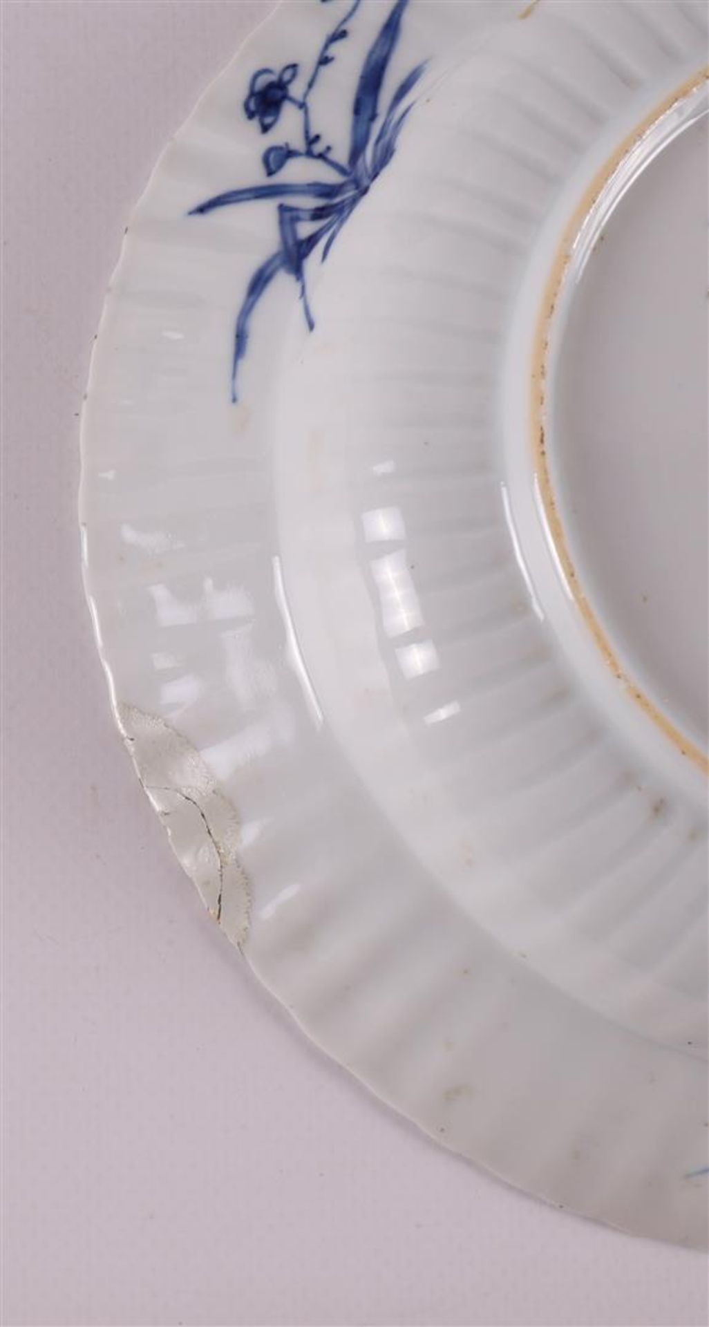 A blue/white porcelain dish, China, Kangxi, around 1700. - Bild 6 aus 12