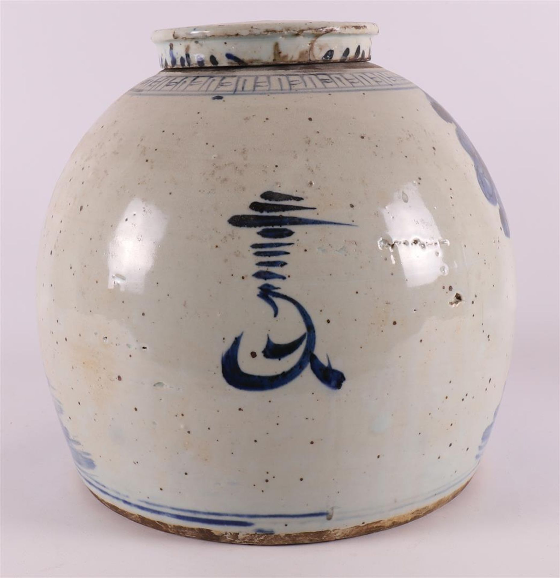 A blue/white porcelain ginger jar with lid, China, 19th century. - Image 5 of 12