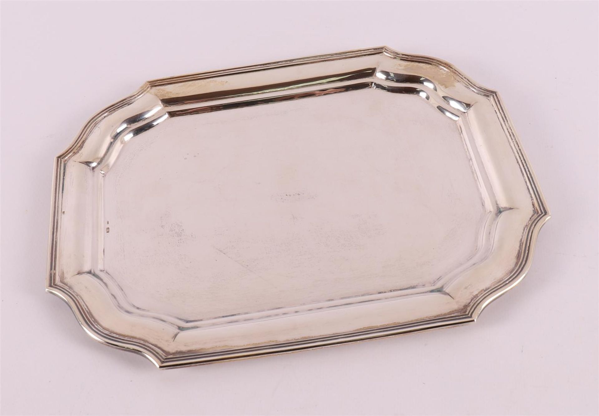 A second grade 835/1000 silver salver with fillet edge, 20th century.