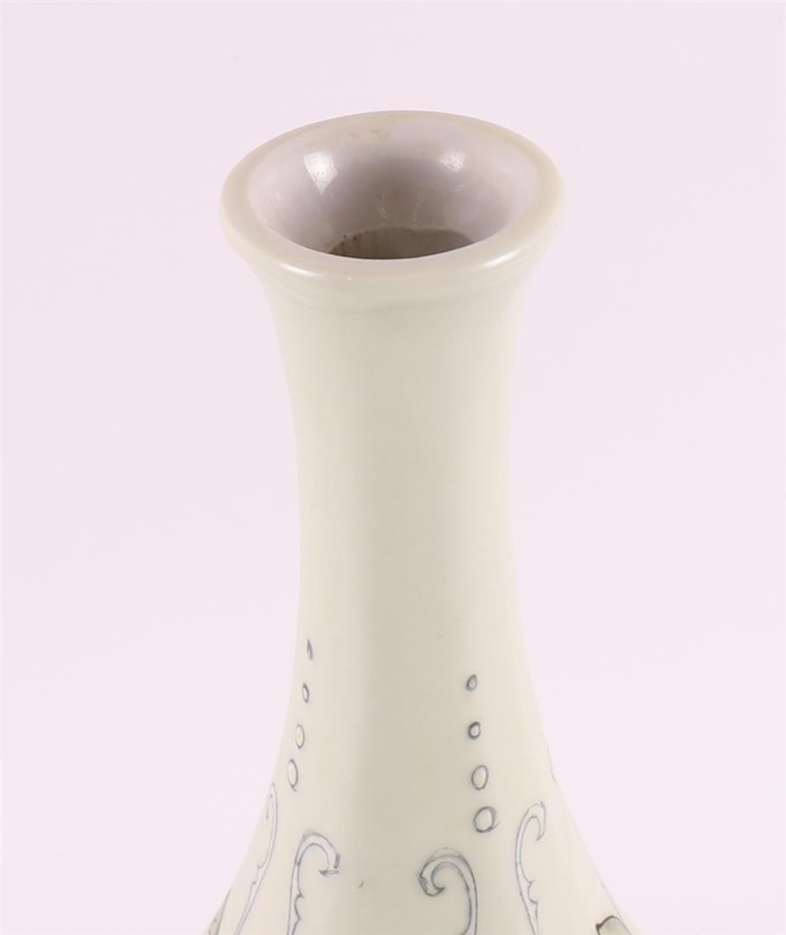 A porcelain teardrop-shaped Art Nouveau style vase, 21st century - Image 6 of 7