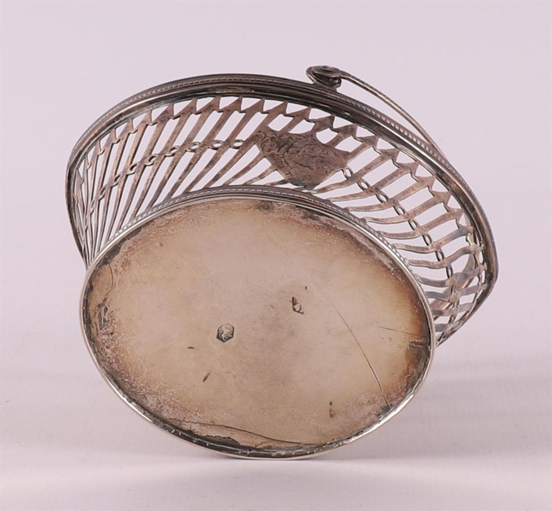 A second grade 835/1000 ajourned silver boat-shaped chocolate basket, 19th centu - Bild 4 aus 4