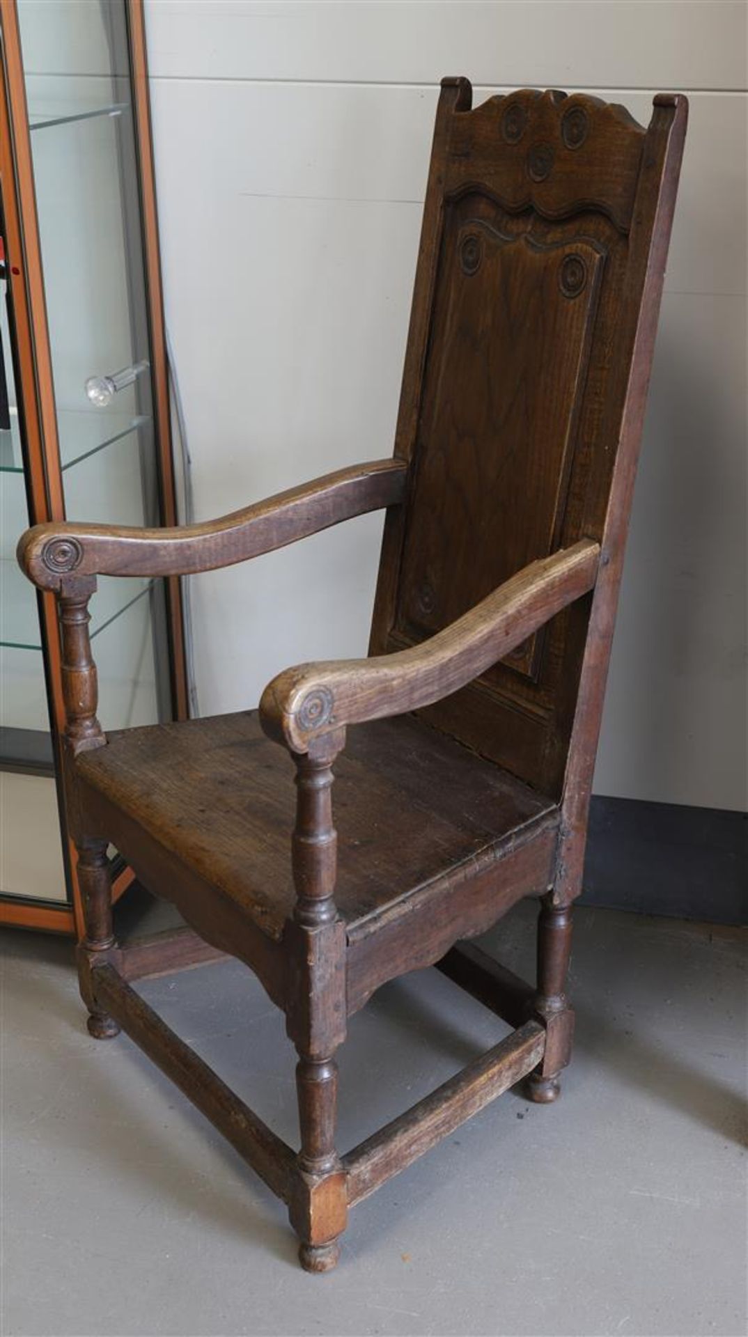 An elm wood swaddling chair, England, 18th century. - Image 2 of 2