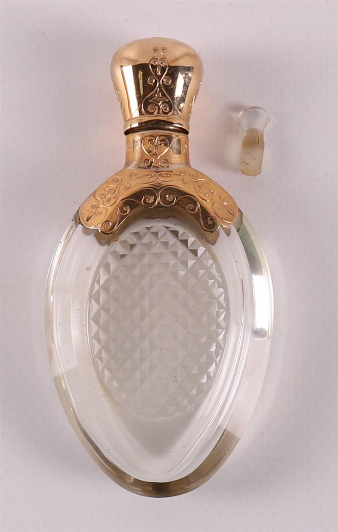 A clear crystal odor flask with gold lid and frame, around 1900 - Image 7 of 8