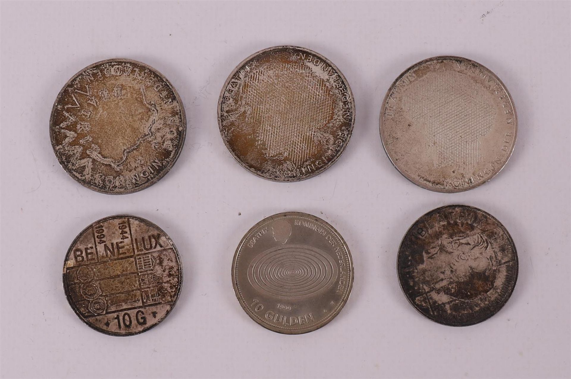 A lot of various Dutch coins, including 3x 50 guilders and 3x 10 guilders. - Bild 2 aus 3