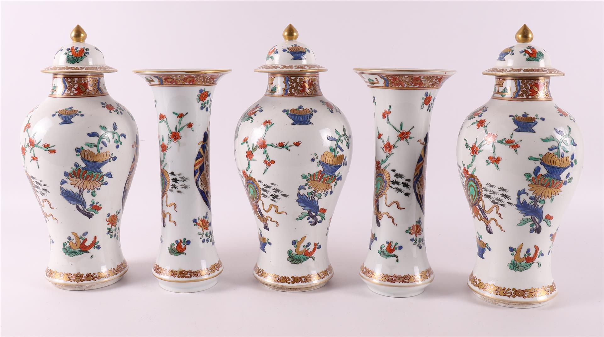 A five-piece export porcelain Chinose cabinet set, France, Samson, 19th century. - Image 4 of 10