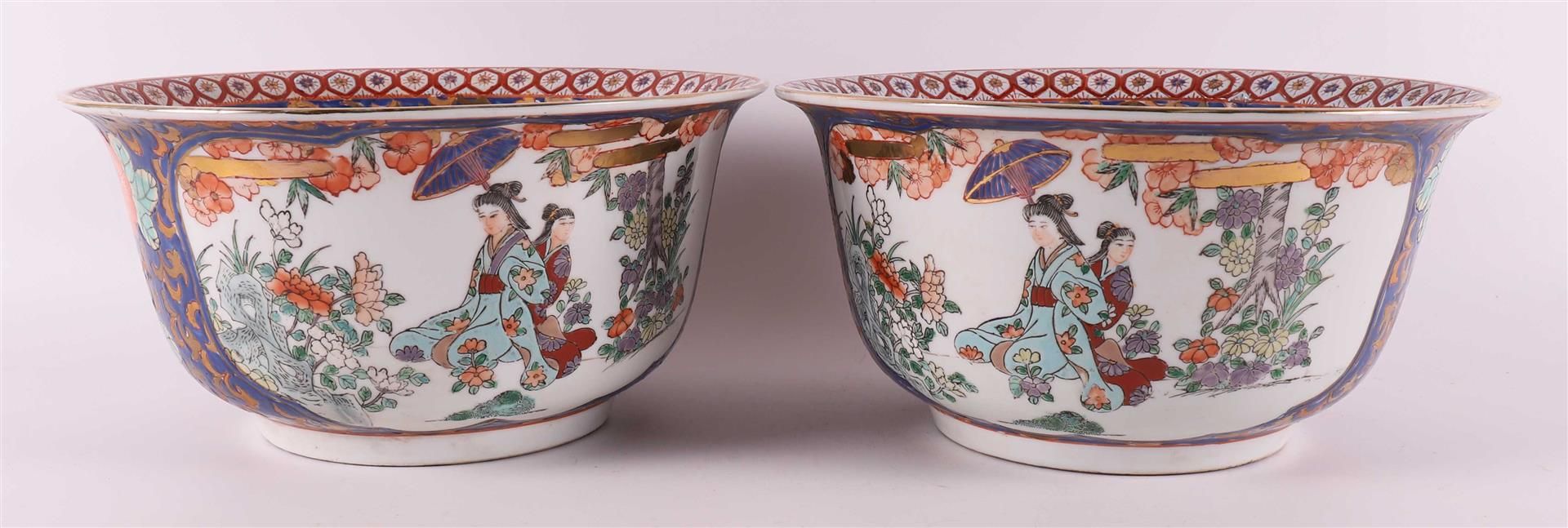 A pair of porcelain bowls on a stand, Japan, 20th century. - Image 3 of 8