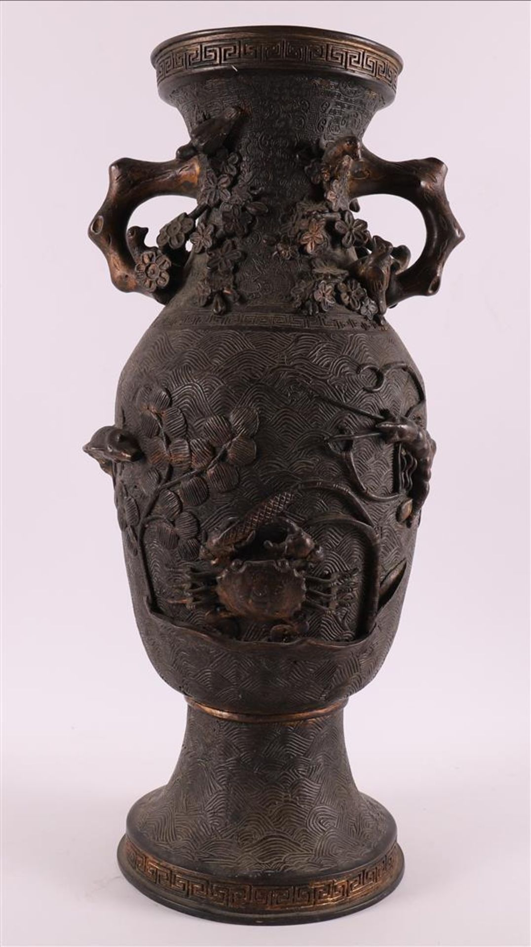 A brown patinated bronze baluster-shaped vase with handles, China, - Bild 2 aus 4