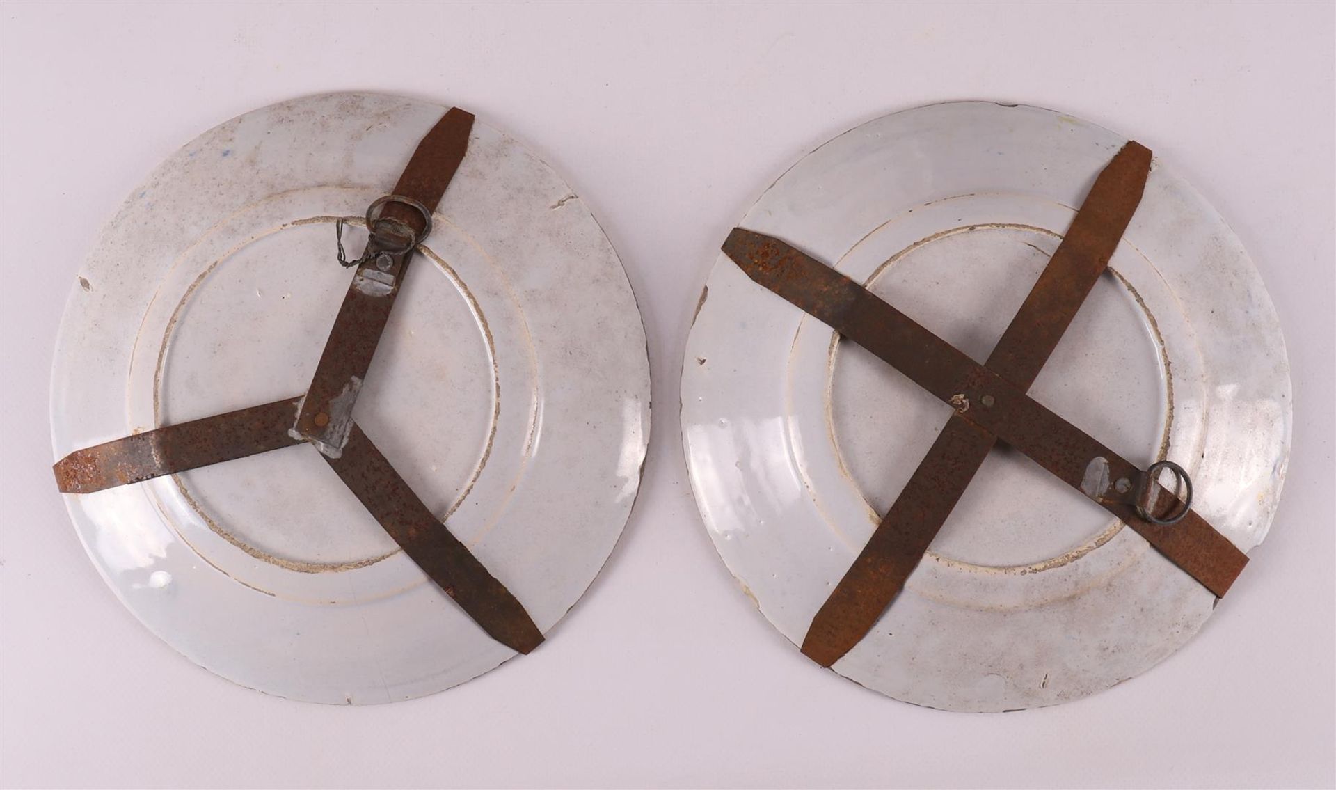 A series of six Delft earthenware plates, 18th century. - Bild 3 aus 8
