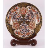 A large porcelain Imari dish, Japan, around 1700.