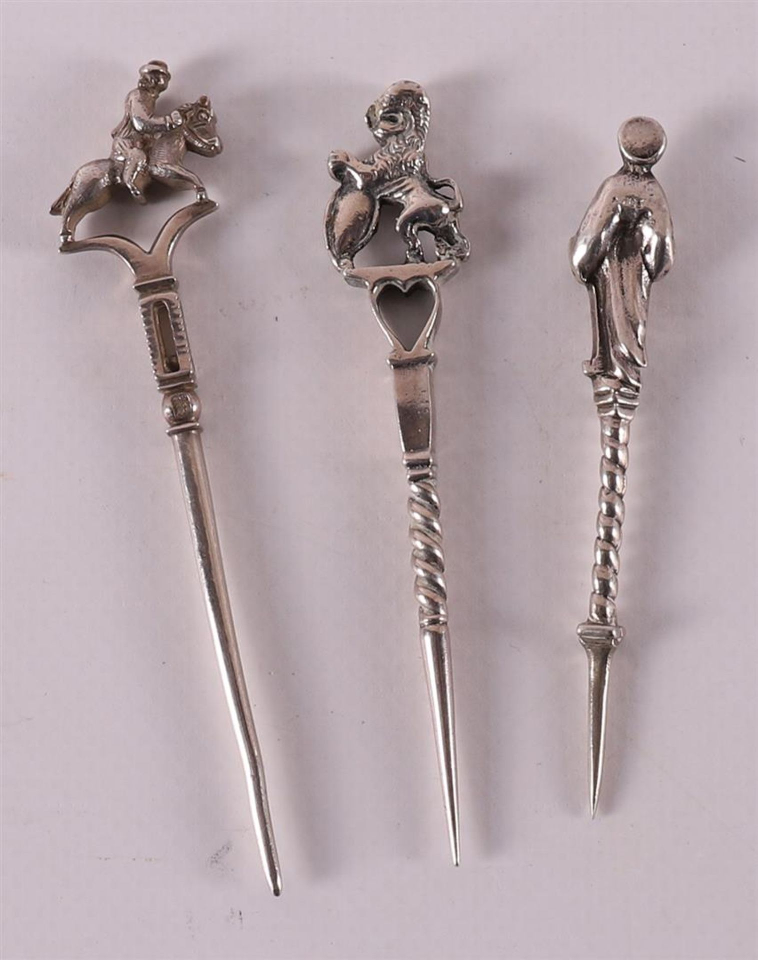 Three second grade 835/1000 silver pipe sticks, 19th century. - Bild 2 aus 2