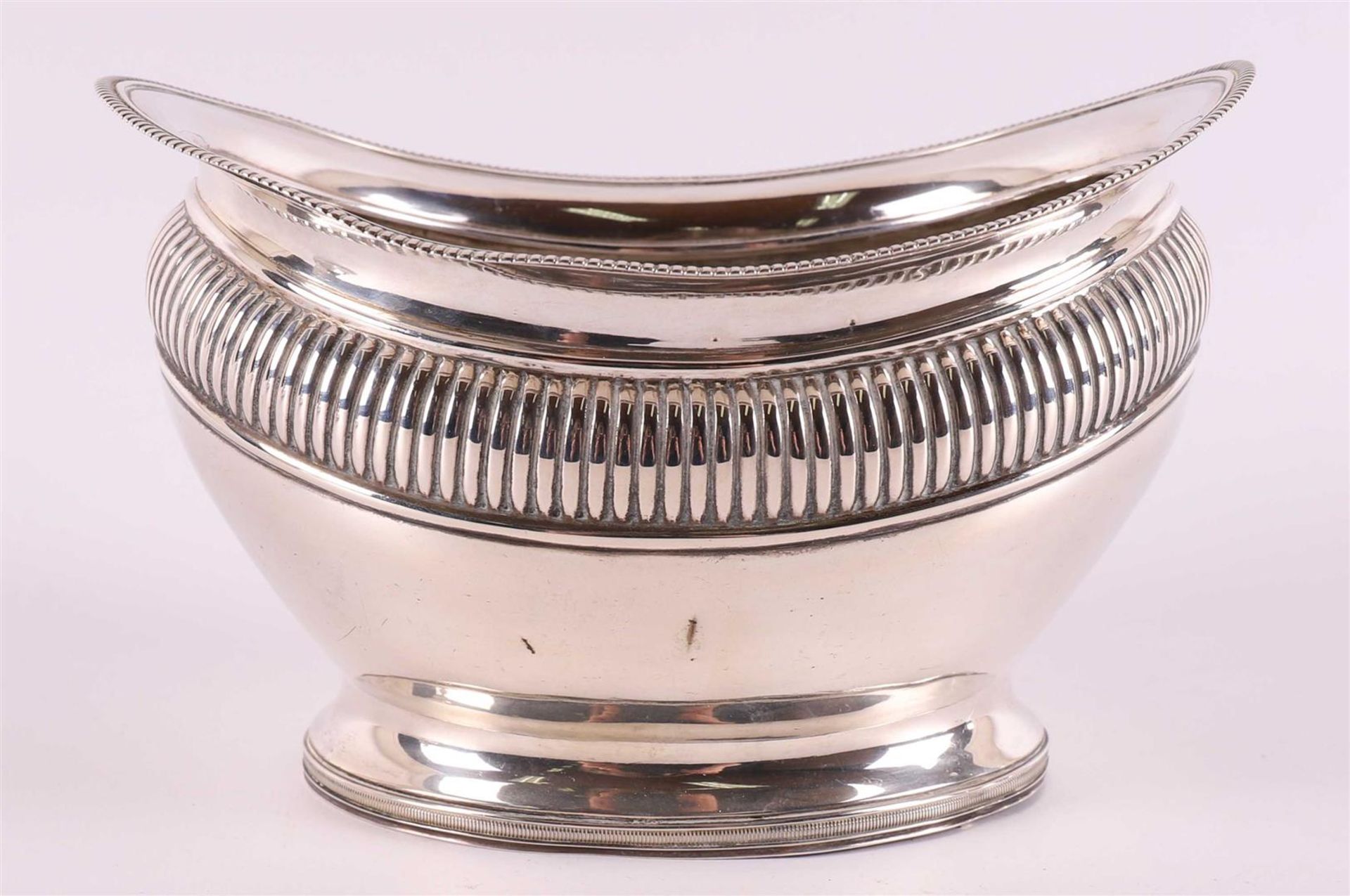 A 1st grade 925/1000 silver Empire boat-shaped tobacco lidded jar, - Image 4 of 9