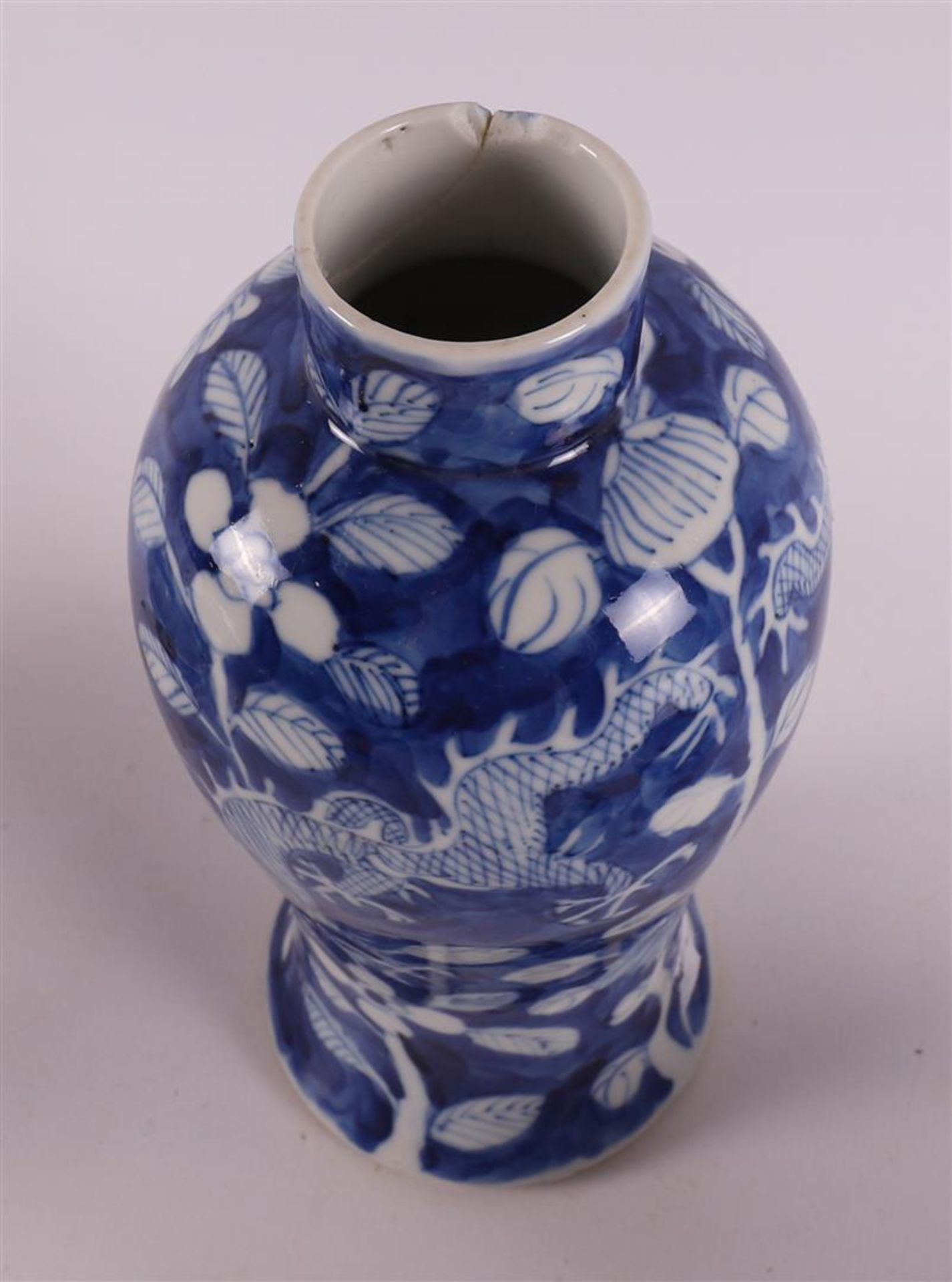 A lot of various blue/white porcelain, China/Japan, including 18th century. - Image 12 of 19