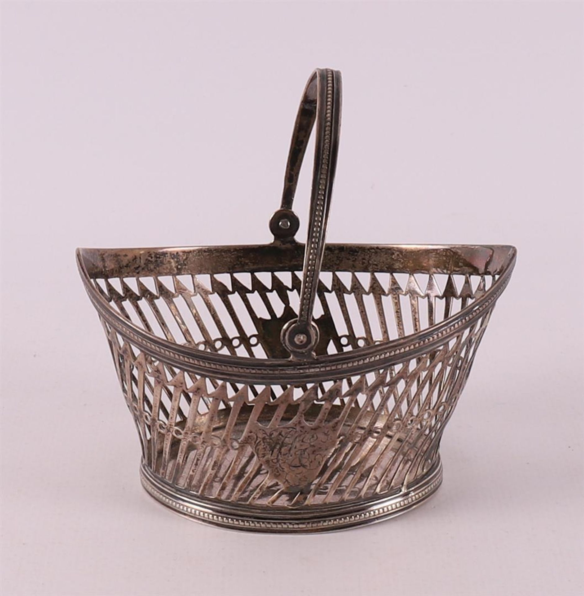 A second grade 835/1000 ajourned silver boat-shaped chocolate basket, 19th centu - Bild 3 aus 4