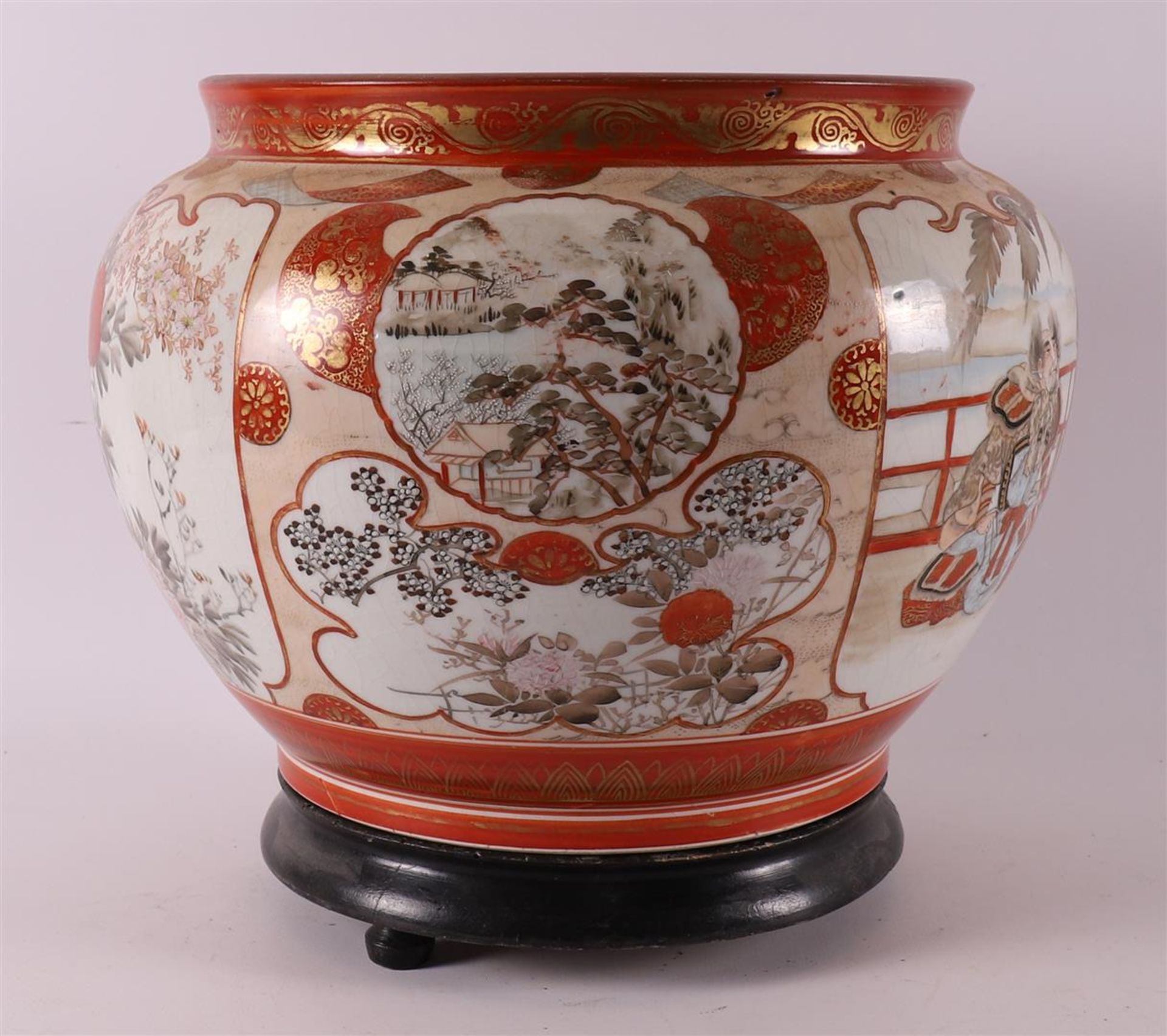 A kutani porcelain cache pot on a loose base, Japan, Meiji, around 1900. - Bild 2 aus 6