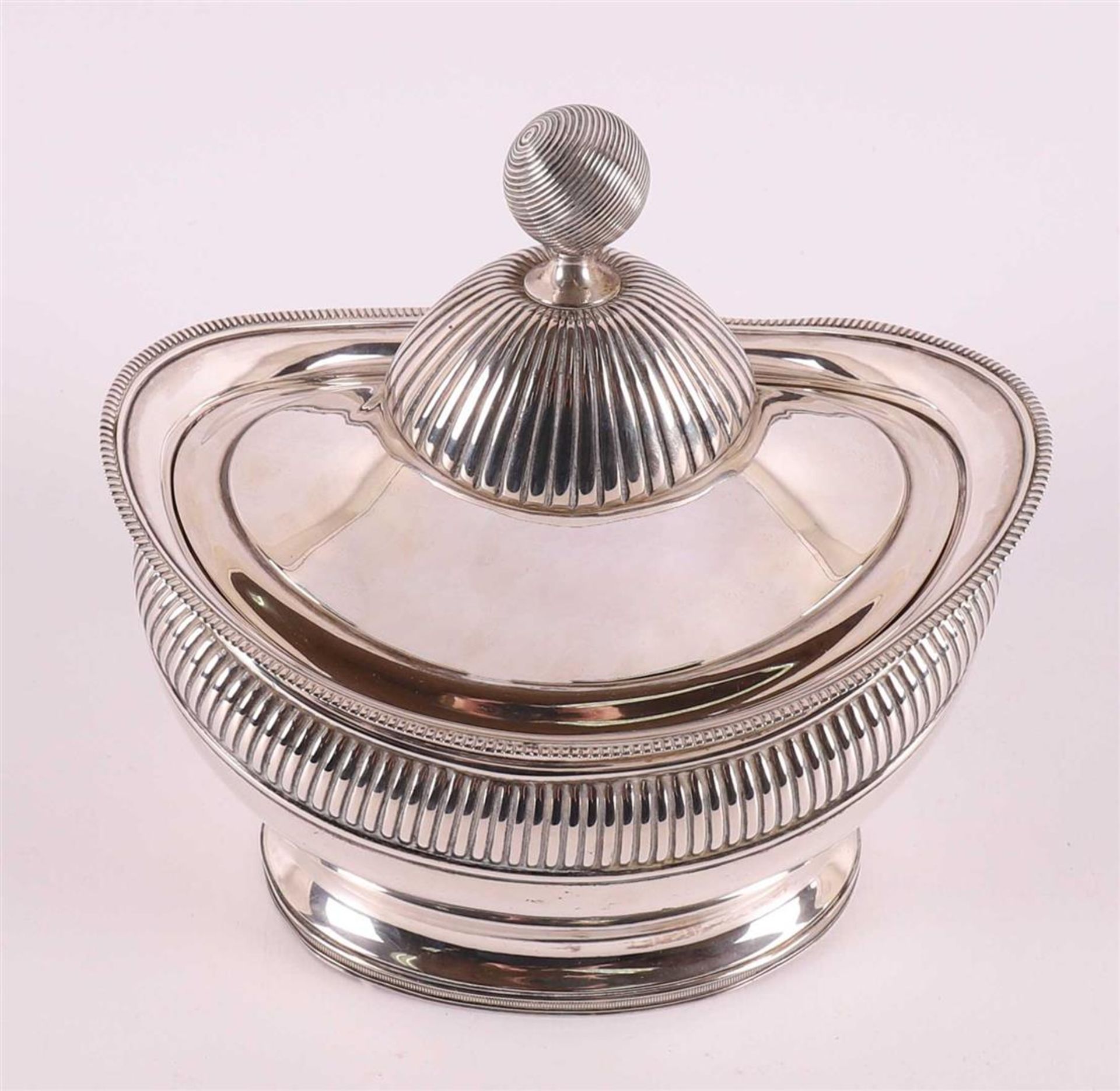 A 1st grade 925/1000 silver Empire boat-shaped tobacco lidded jar, - Image 2 of 9
