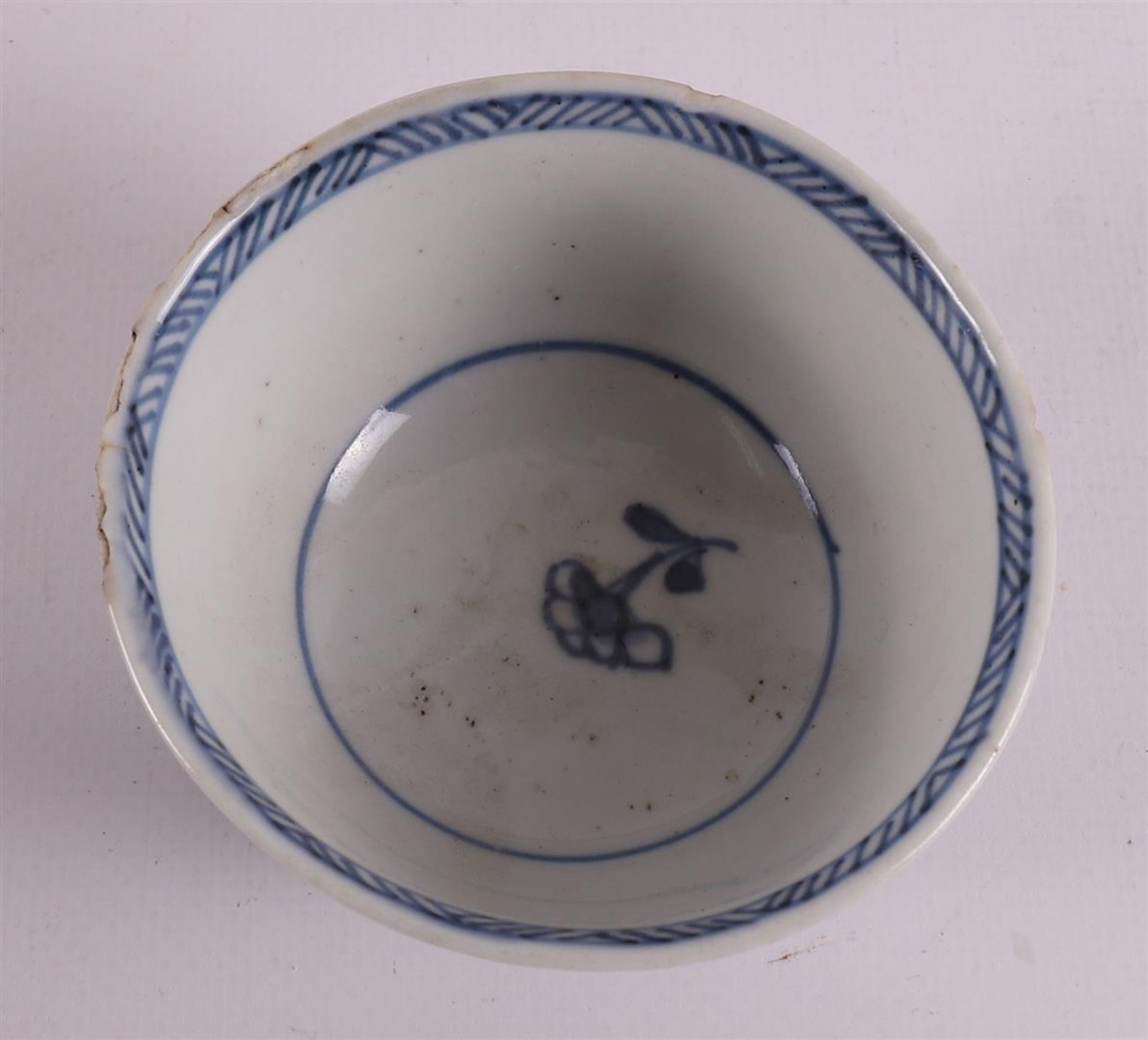 A lot of various blue/white porcelain, China/Japan, including 18th century. - Image 18 of 19