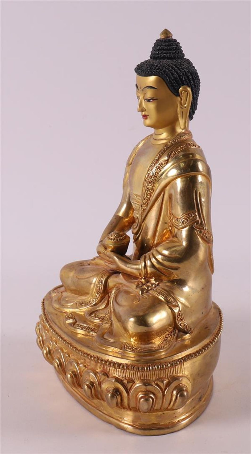 A gilded bronze seated Buddha on a lotus crown, Thailand, 20th/21st century. - Image 4 of 4