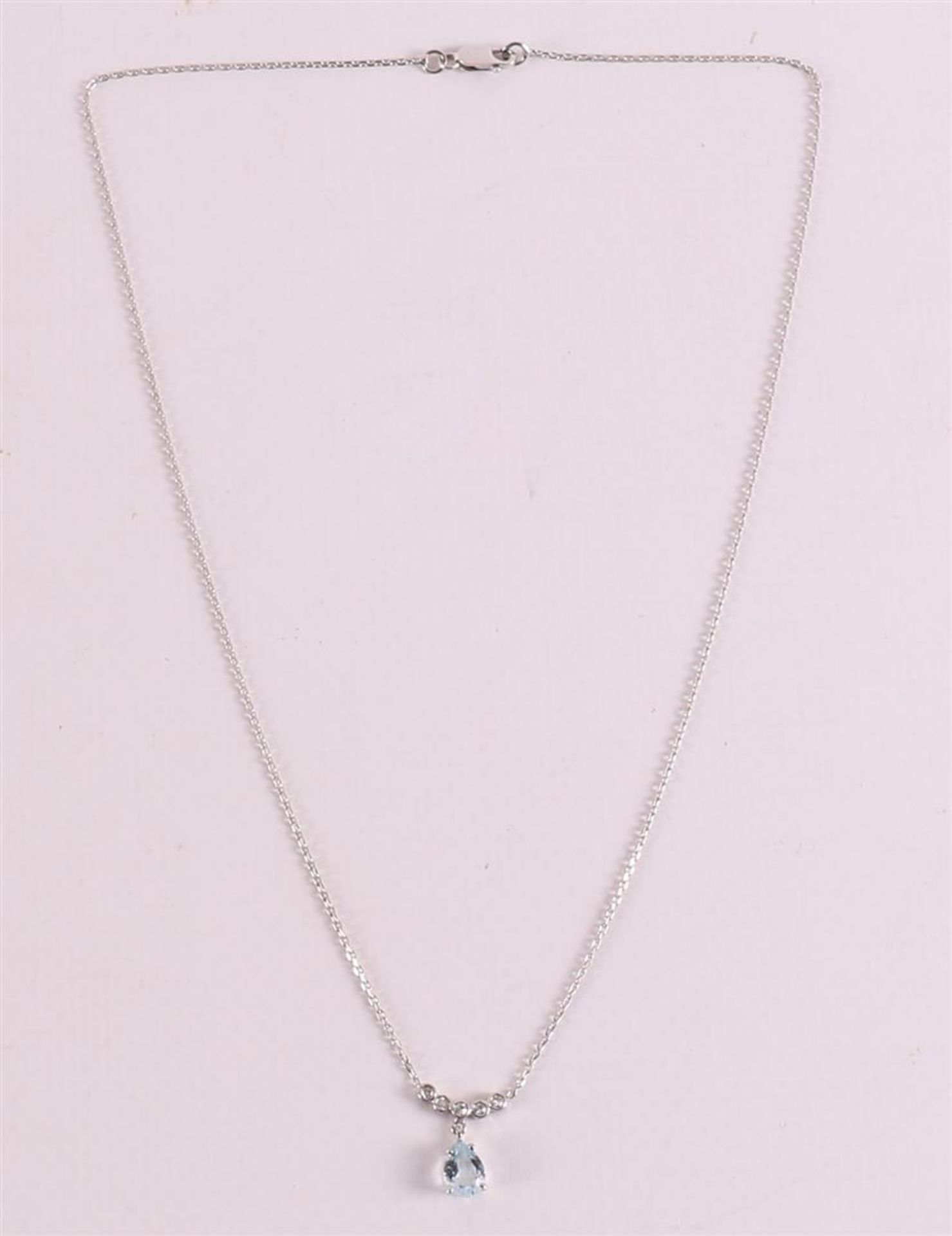 An 18 kt white gold anchor necklace with a pear-shaped cut aquamarine.