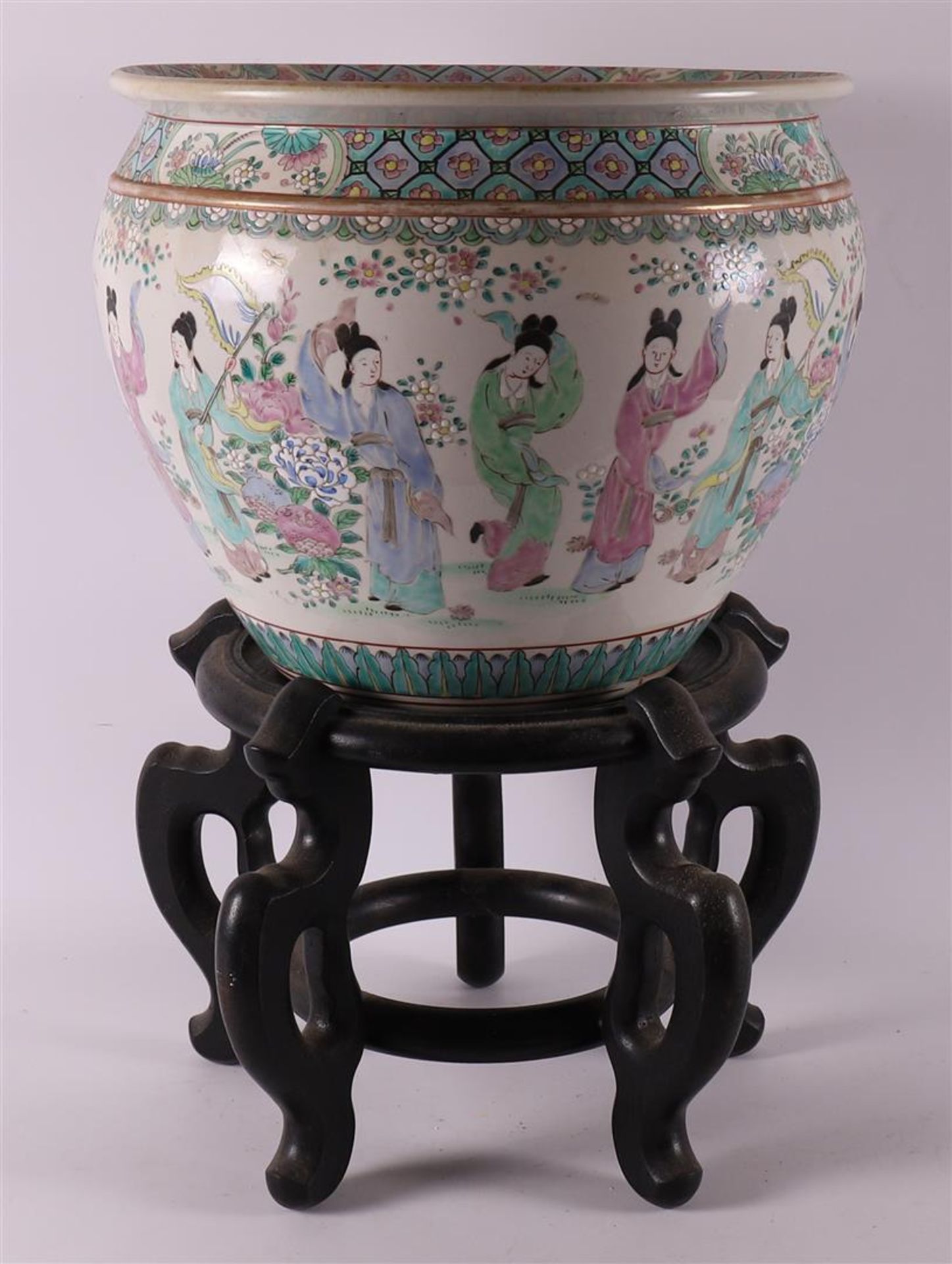 A porcelain cachepot or fishbowl on a loose wooden base, China, 20th century. - Image 3 of 7