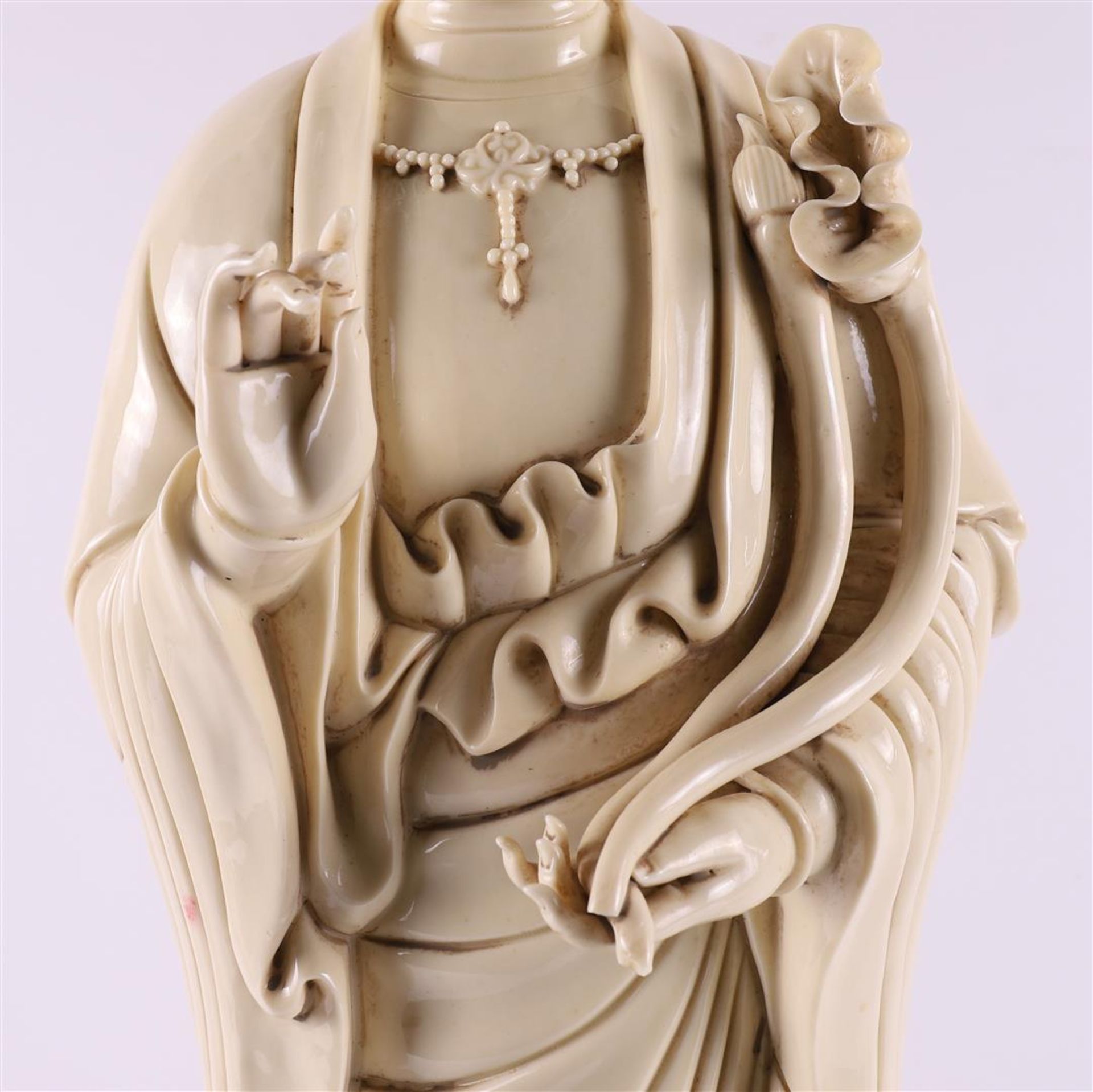 A white Chinese Kwan Yin standing on a lotus crown, China, 20th century. - Image 4 of 15