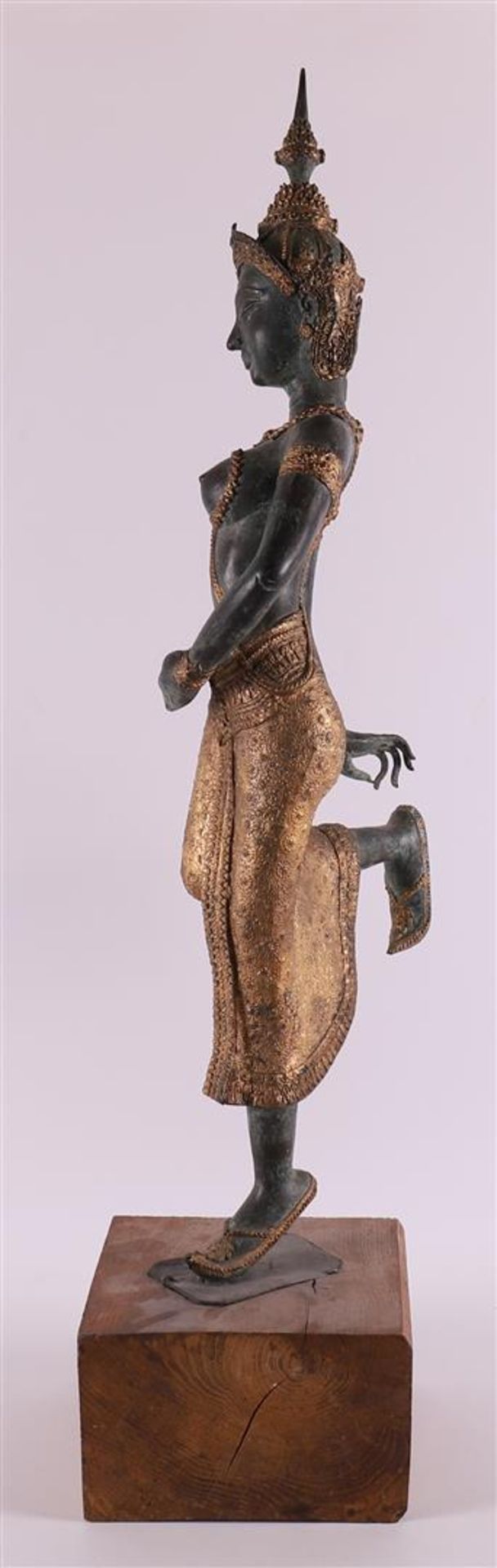 A green patinated standing dancer, India, 2nd half of the 20th century. - Image 2 of 4