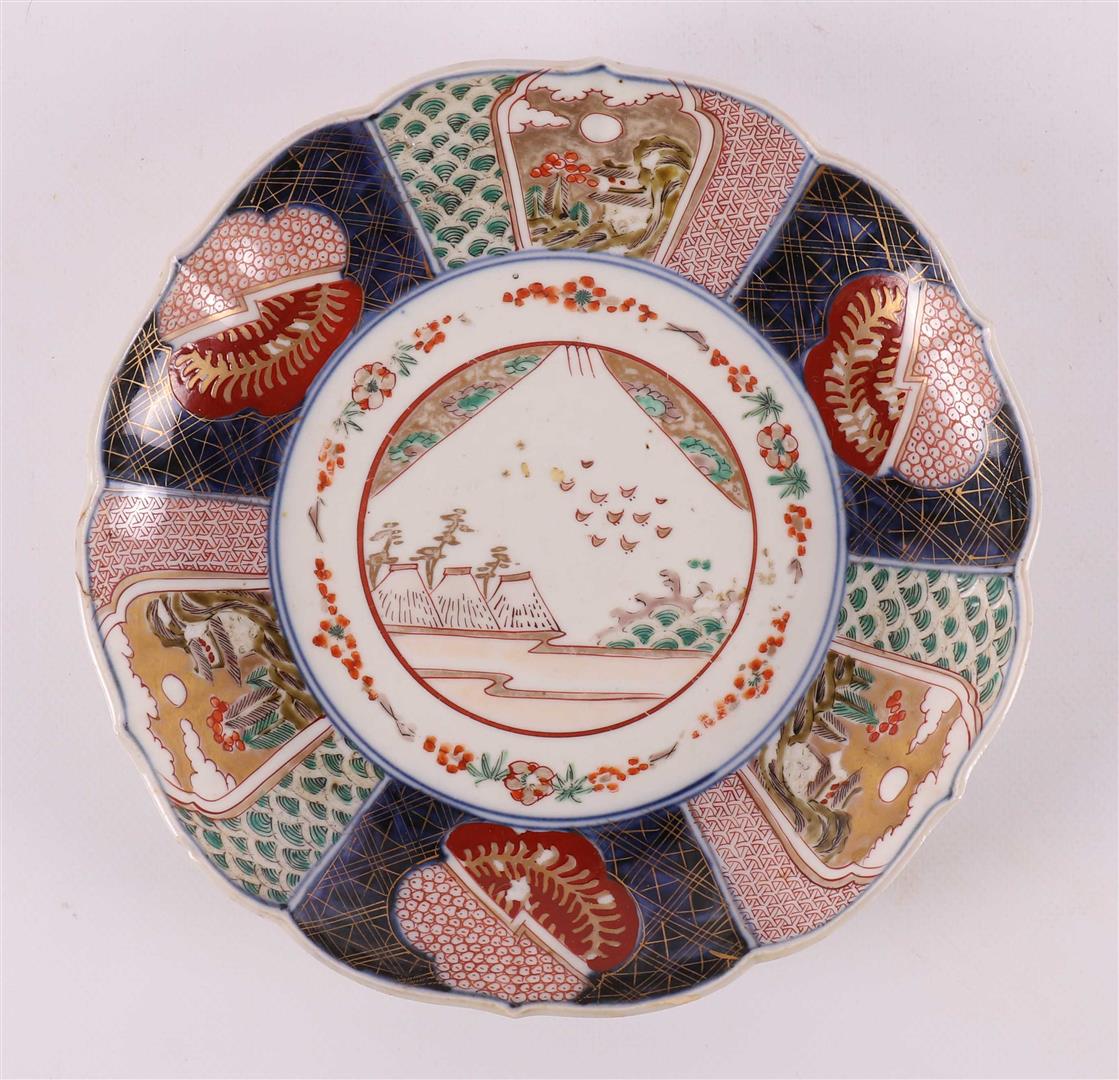 A series of three contoured Imari dishes, Japan, Meiji, late 19th century. - Image 6 of 7