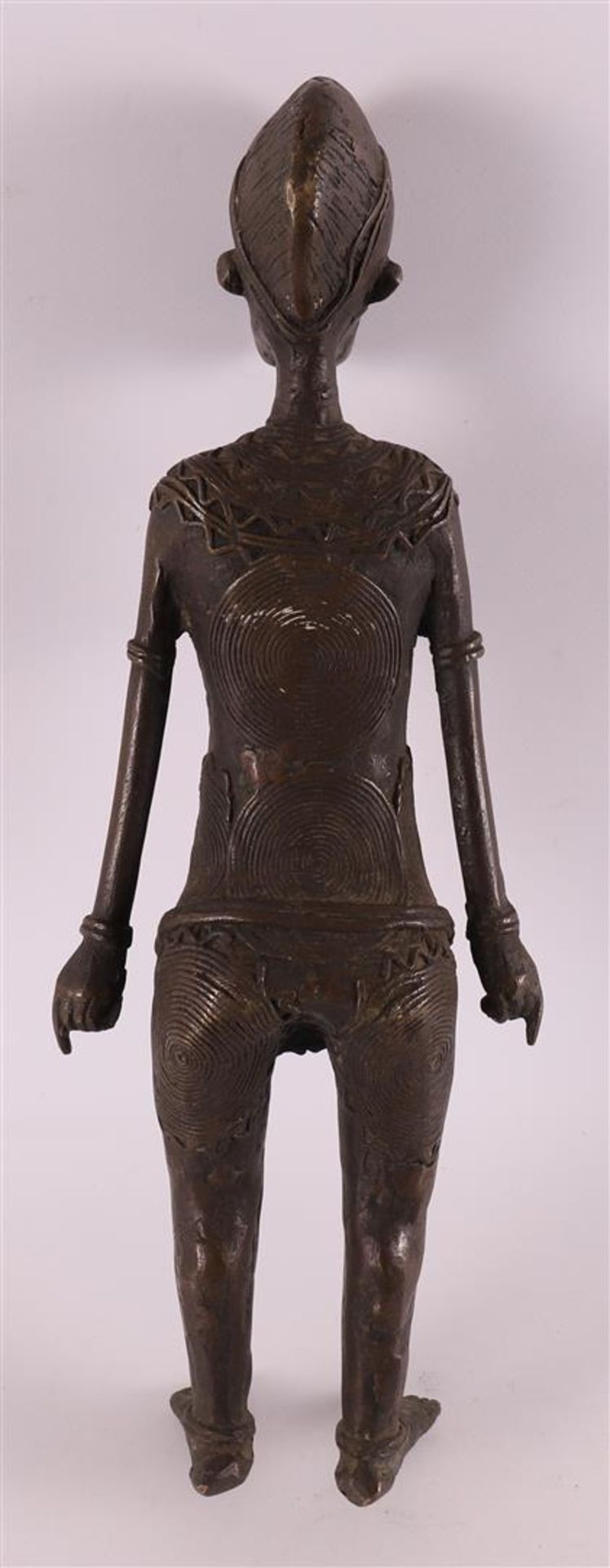 A lot of ethnographic items, including Benin bronze and spear, Africa, 20th/21st - Image 3 of 3