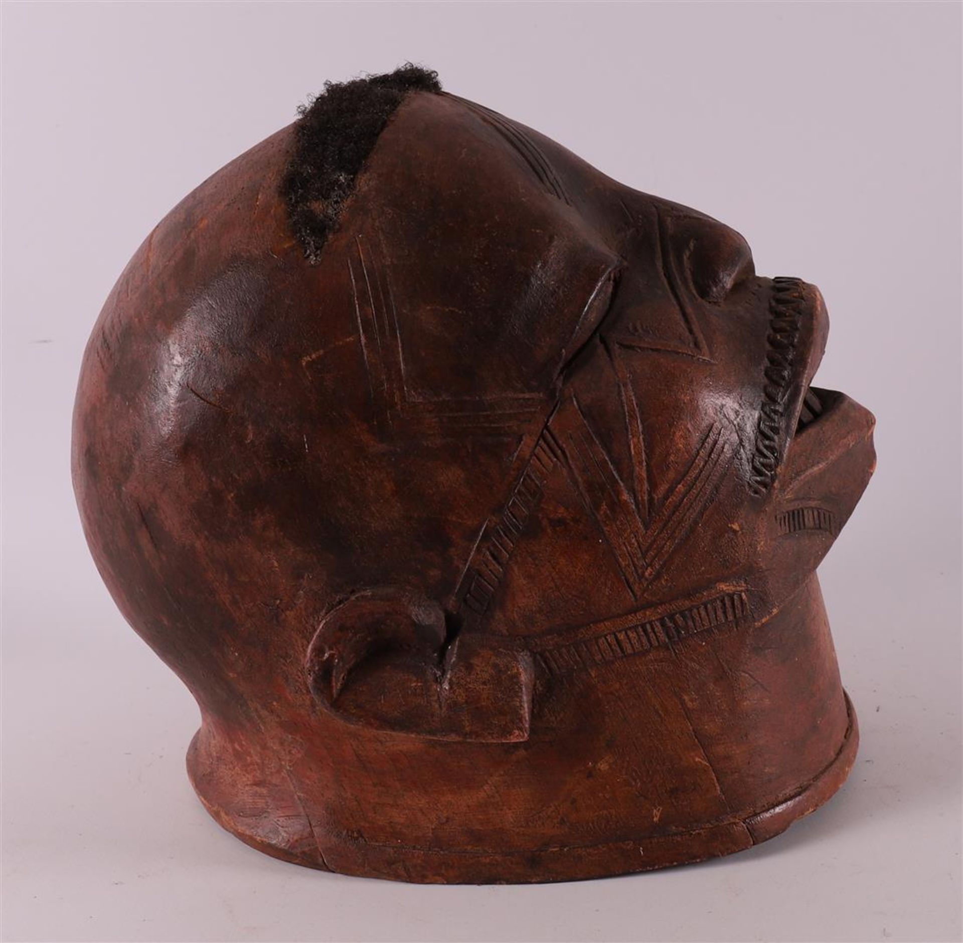 A wooden makonde 'Helmet-mask', Tanzania, Africa, late 20th/early 21st century. - Bild 4 aus 6