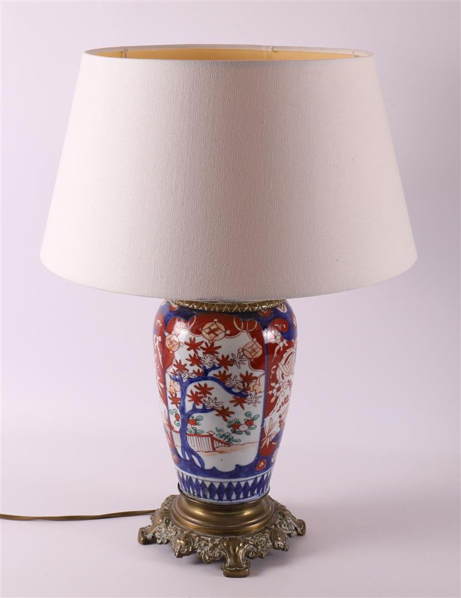 A porcelain Imari lamp base with brass frame, Japan, Meiji, around 1900.