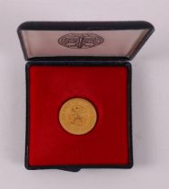 A gold coin '50 Uniedaalders 1979 - Unie van Utrecht'.