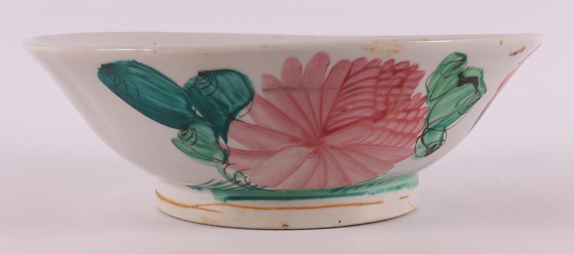 A blue/white and capucine porcelain bowl, China around 1900. - Image 6 of 10