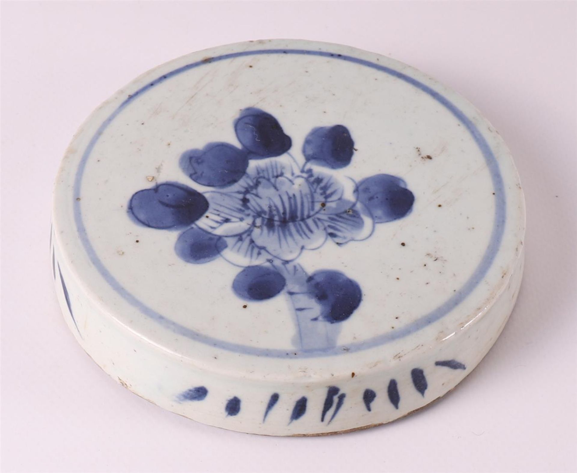 A blue/white porcelain ginger jar with lid, China, 19th century. - Image 9 of 11