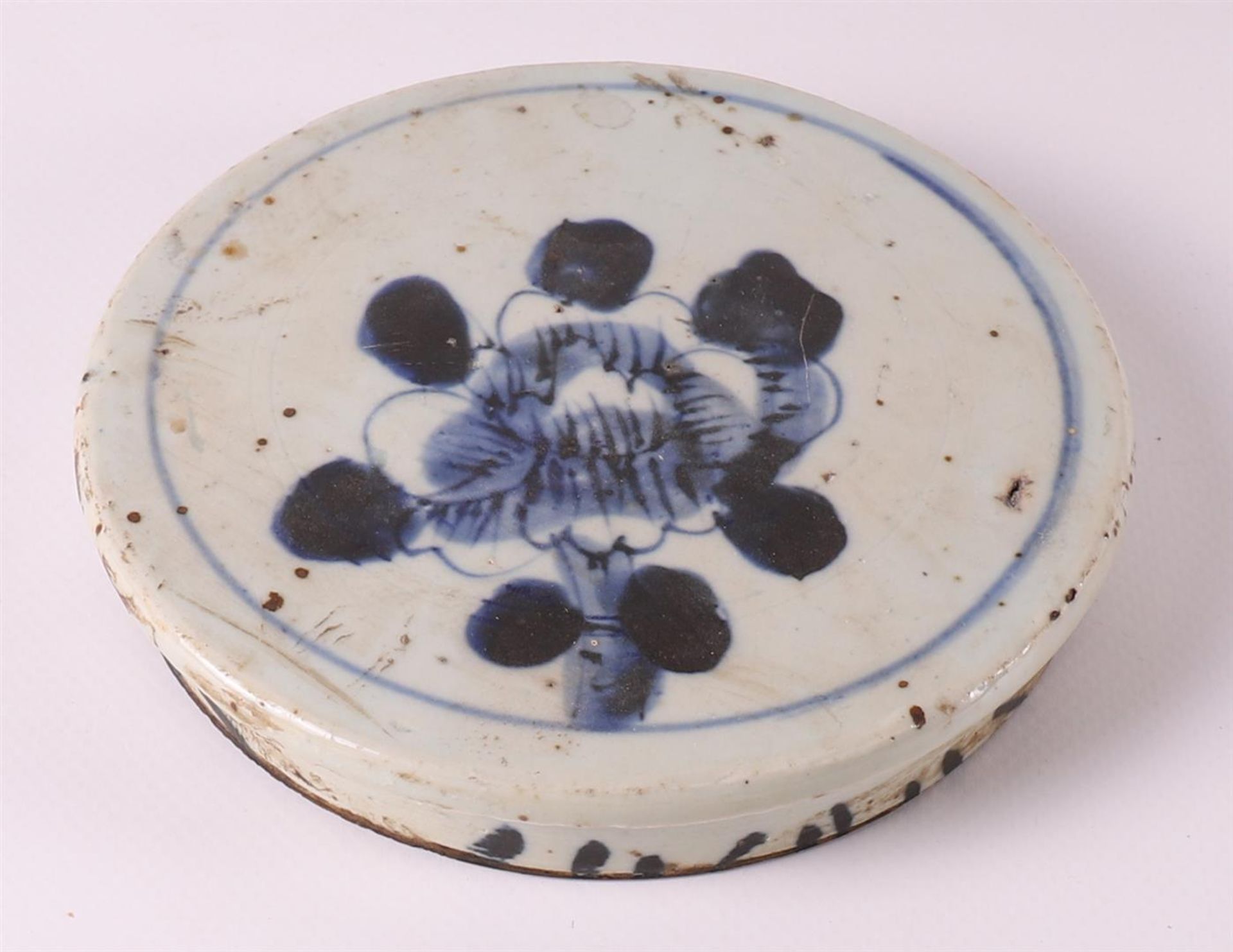 A blue/white porcelain ginger jar with lid, China, 19th century. - Image 10 of 12