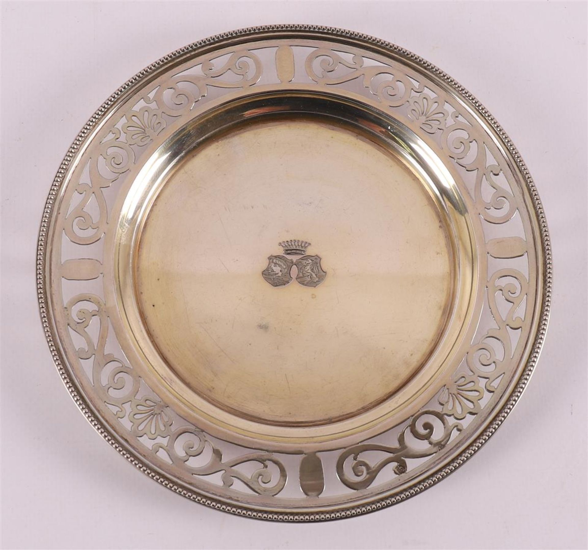 A round silver bottle holder with an ajourned lip with a pearl edge, early 20th - Image 2 of 3