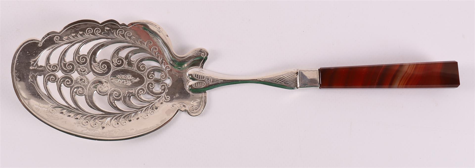 A silver pastry server with an agate handle, year letter 1882.