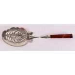 A silver pastry server with an agate handle, year letter 1882.