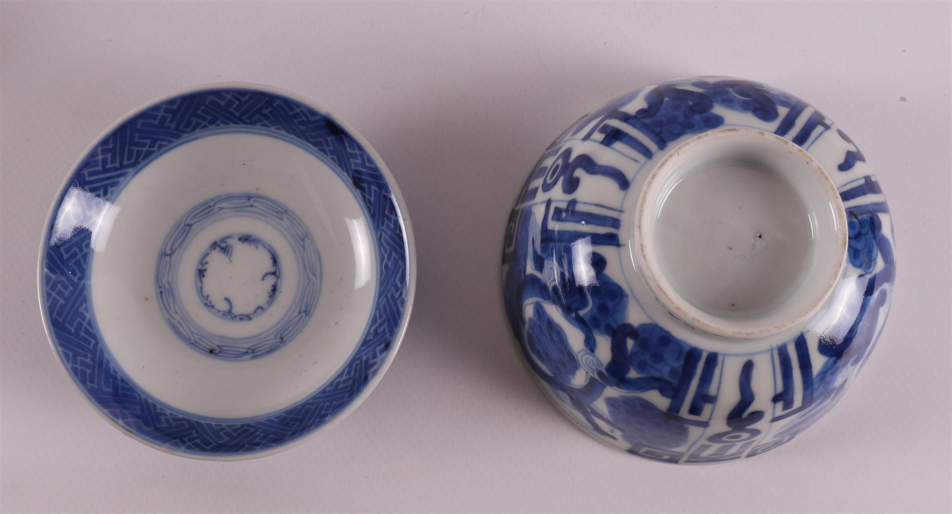 A lot of various blue/white porcelain, China/Japan, including 18th century. - Image 13 of 19