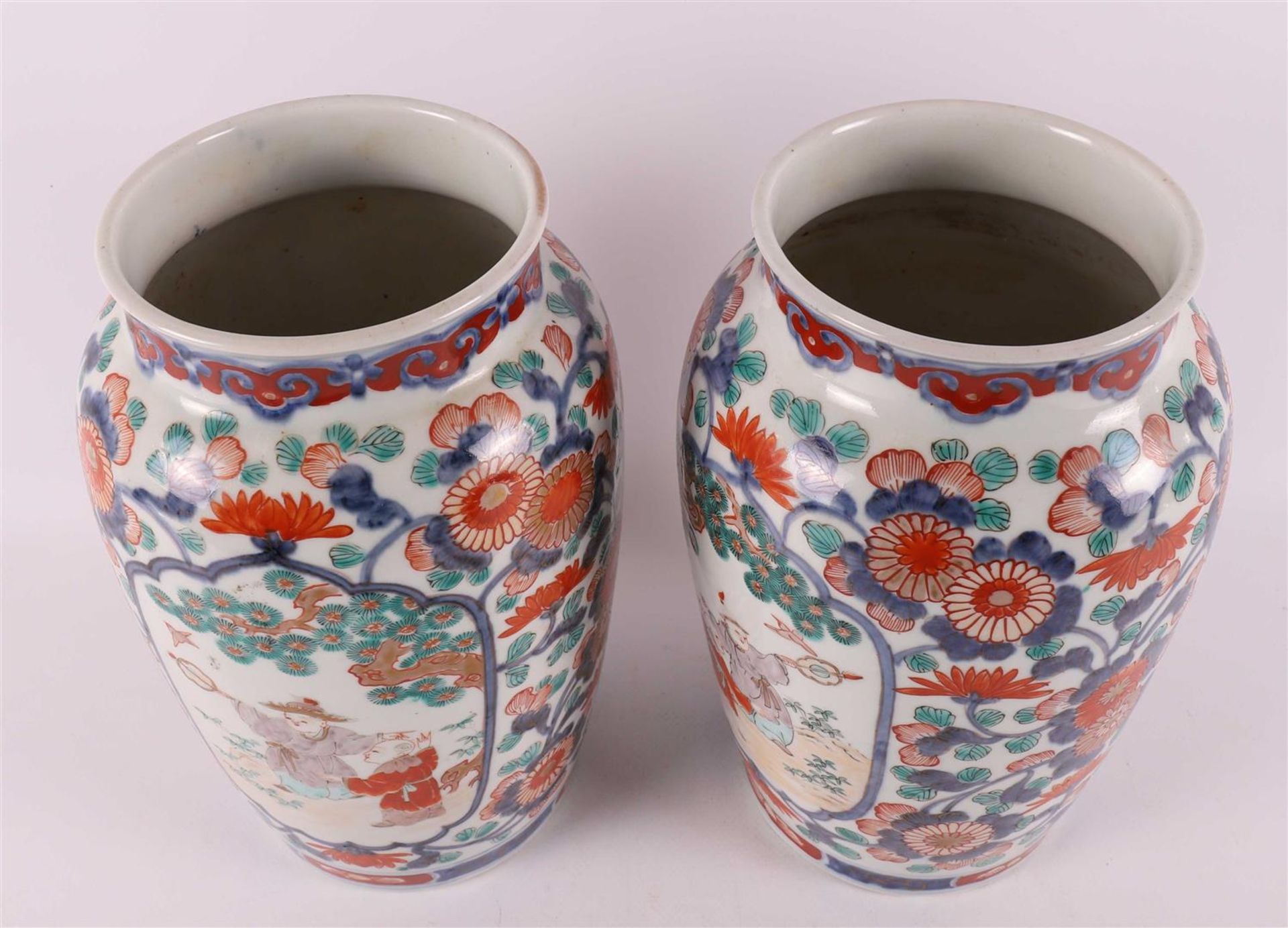 A pair of porcelain vases, Japan, Meiji, around 1900. - Bild 6 aus 7