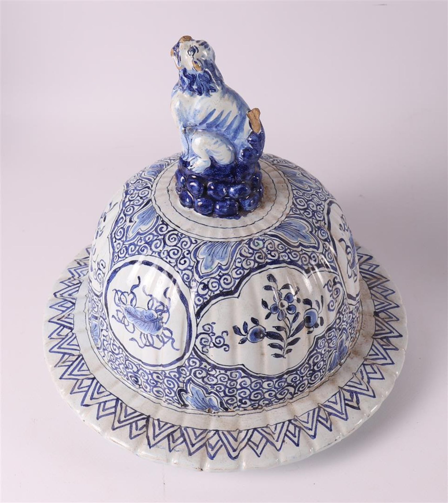 A Delft earthenware vase with lid, 19th/20th century. - Bild 9 aus 10