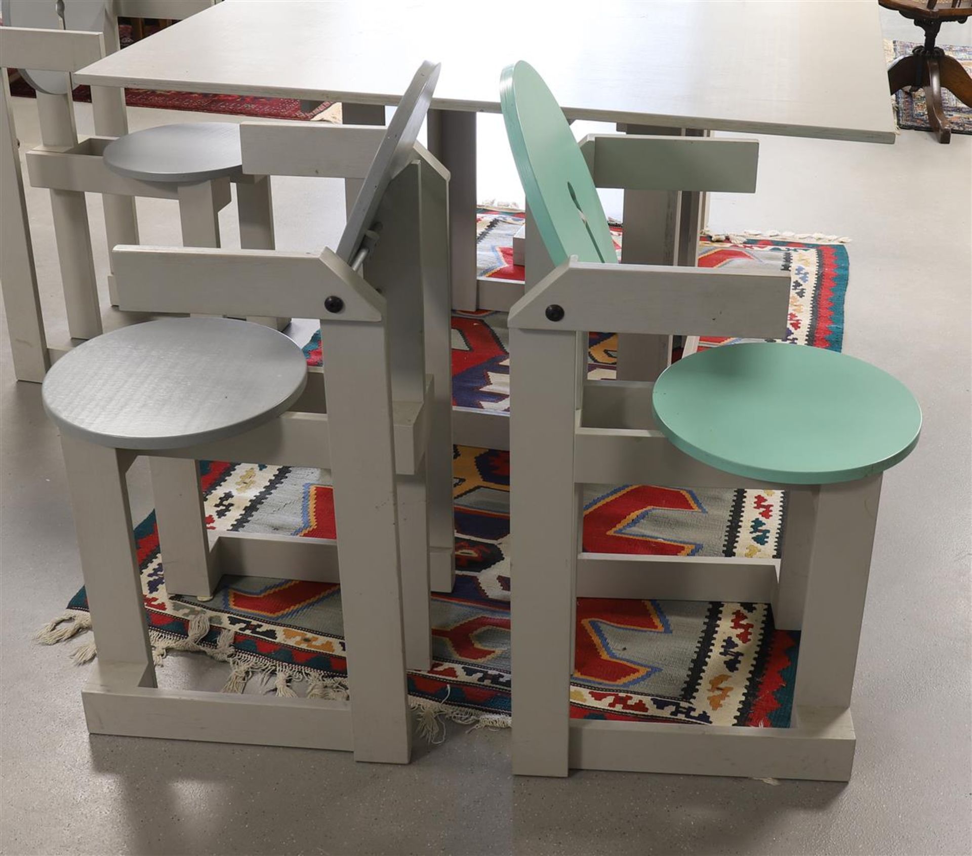 A designer dining room table and four chairs, design: Henk Lampe (Sneek 1951) - Image 3 of 8