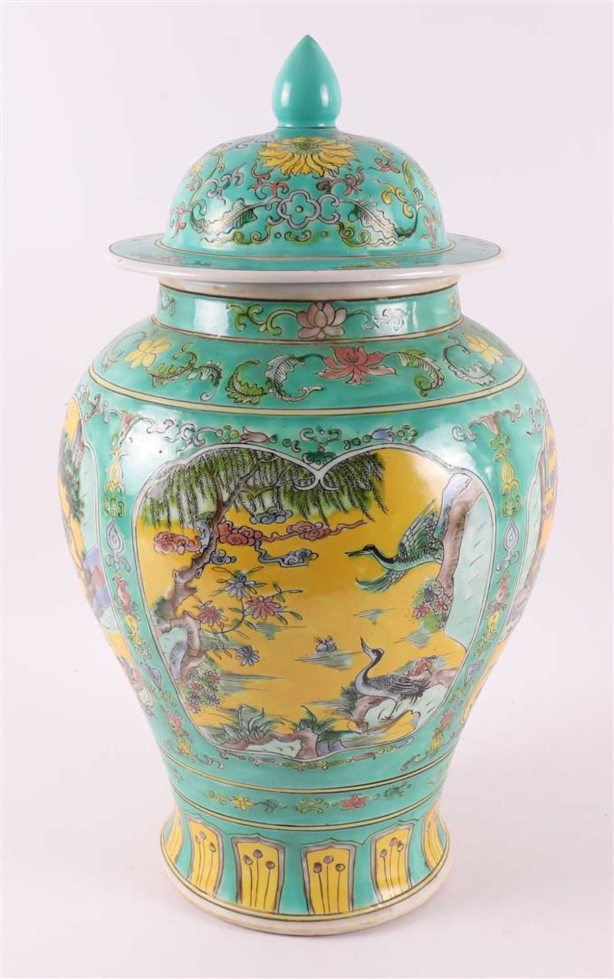 A pair of verte and jaune glazed lidded vases, China, around 1900. - Image 10 of 17