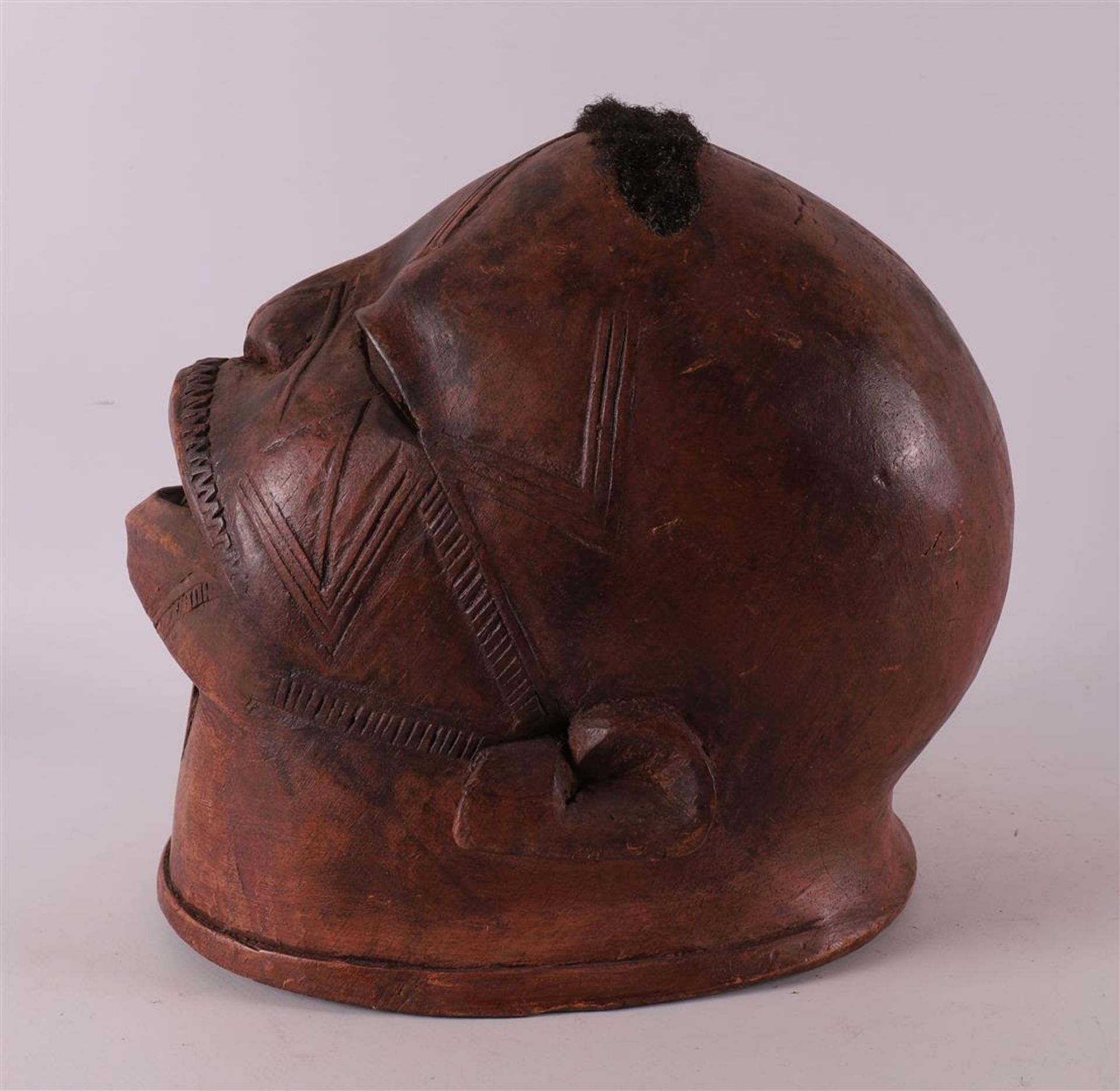 A wooden makonde 'Helmet-mask', Tanzania, Africa, late 20th/early 21st century. - Bild 3 aus 6